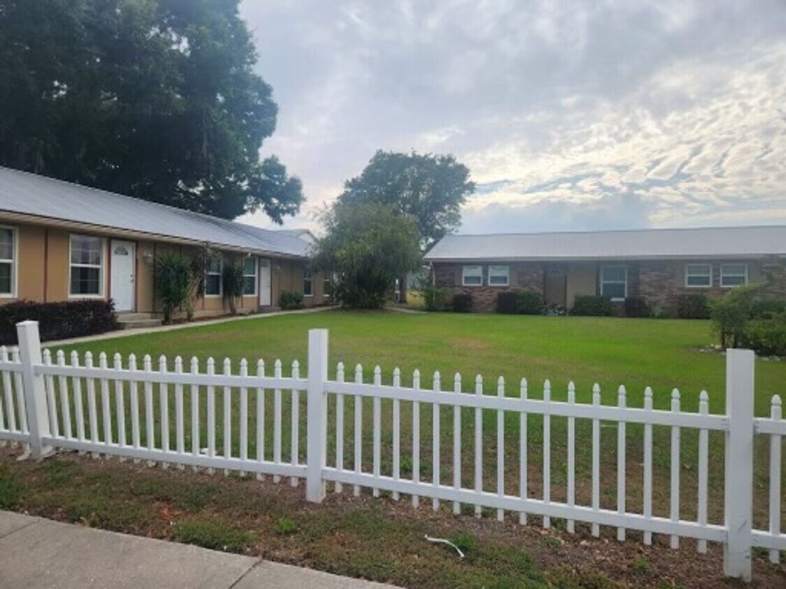 Primary Photo - Fort Meade!!! Two bedroom one bath duplex!