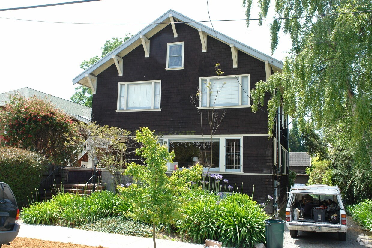 Foto del edificio - 2718 Webster St
