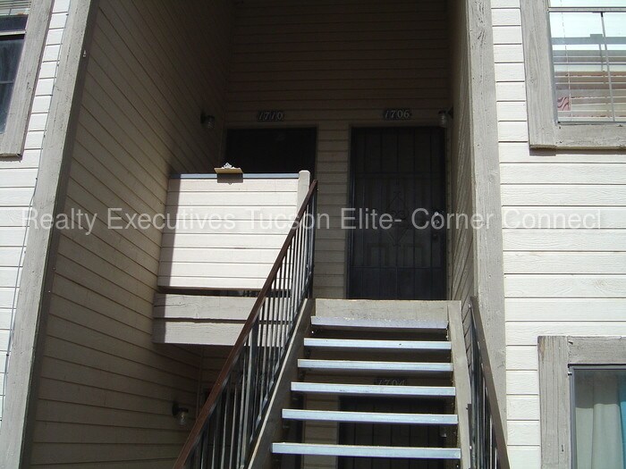 Primary Photo - 1710 W Wood Bridge Ct