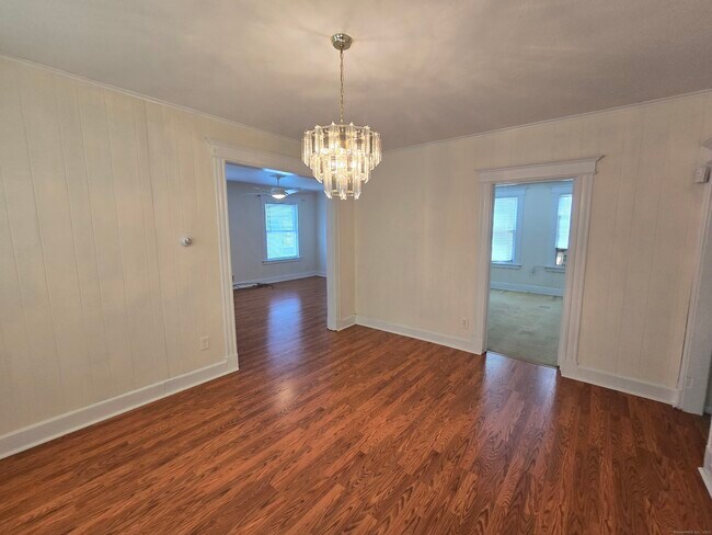 Building Photo - 21 Oakwood St