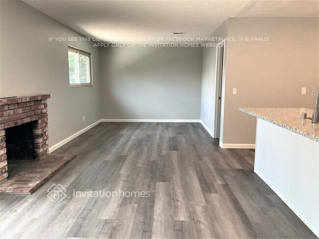 Building Photo - 2042 Robin Dr