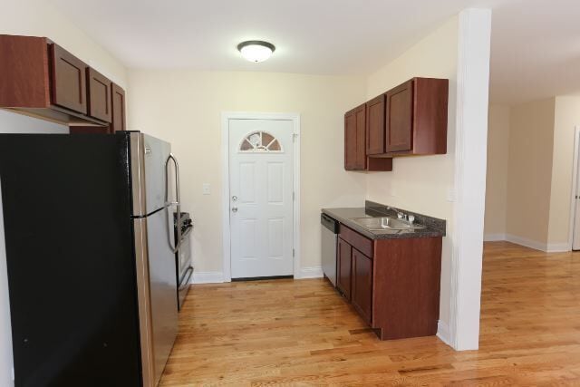 Building Photo - 629 W Cornelia Ave