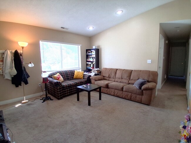 Building Photo - 1559 N 550 W