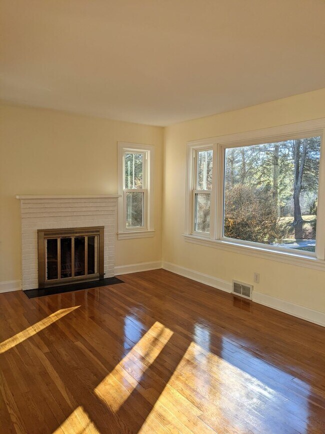 Foto del edificio - Beautiful Asheville Rental in the Malvern Hills Neighborhood!