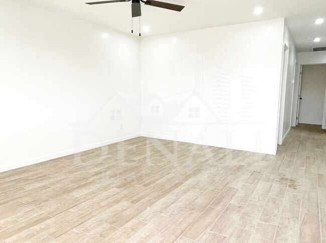 Building Photo - 733 S 96th Pl