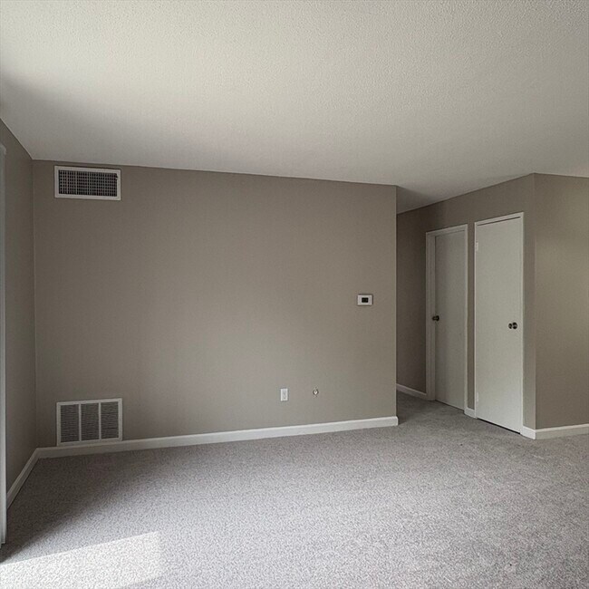 Building Photo - 57 Village Brook Ln