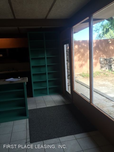 Foto del edificio - 2 br, 2 bath House - 1300 W. 17th Ln.