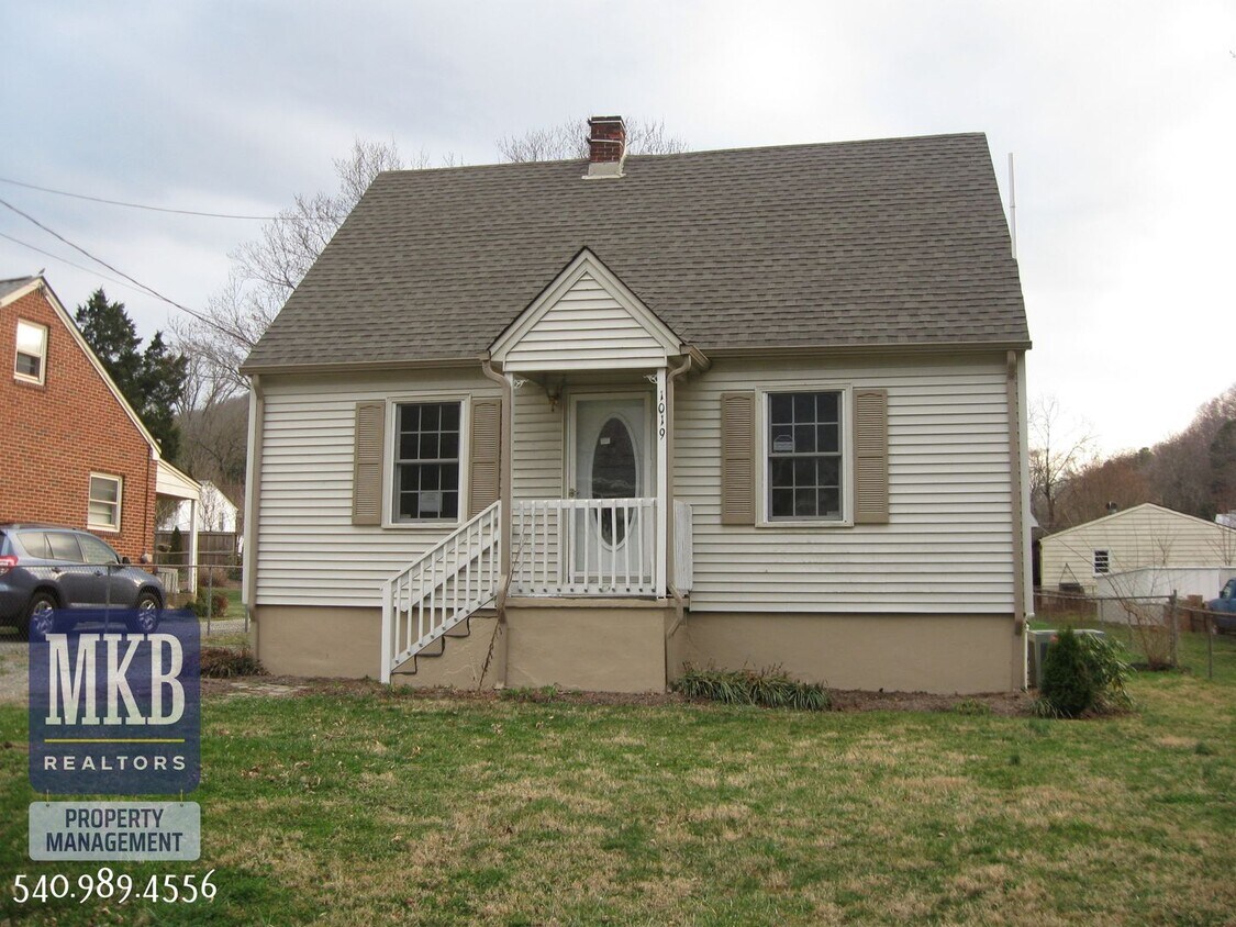 Primary Photo - 3 Bedroom 2 Bath in Garden City