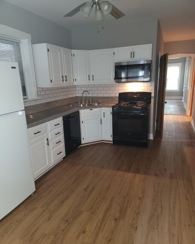 Foto del edificio - 3422 N Hamlin Ave