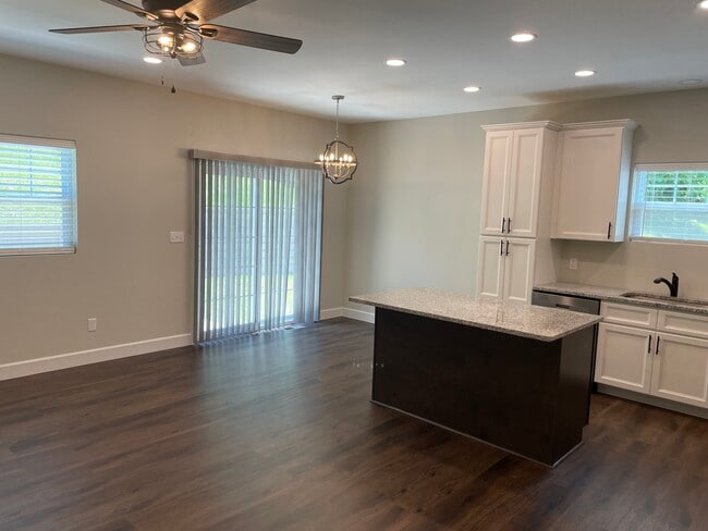 Kitchen/Dinning Area - 898 Caleb Xing