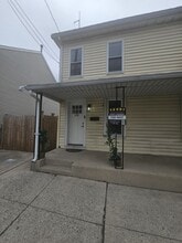Building Photo - 330 S 9th St