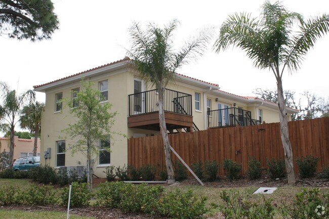 Foto del edificio - 2097 Edgewater Dr