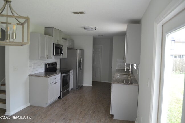 Building Photo - 7061 Civic Club Dr