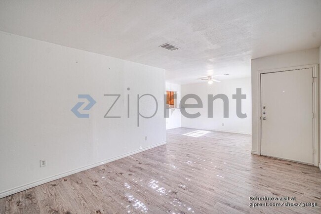 Building Photo - 3805 Yellowstone Pl