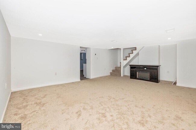 Building Photo - 5040 Witmers Ln