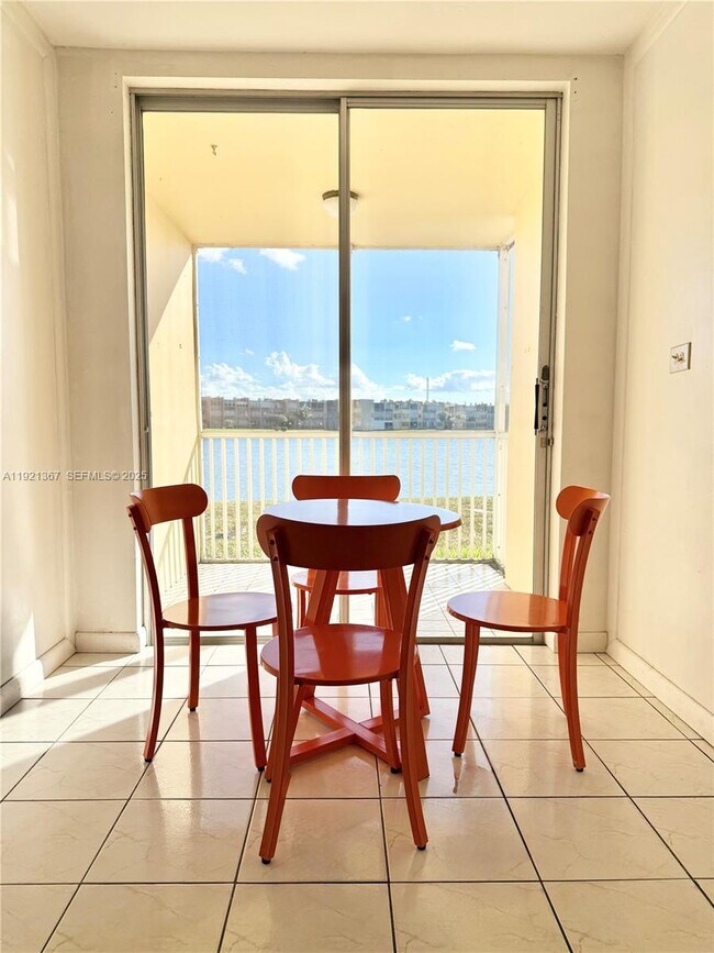 Building Photo - 1670 NE 191st St