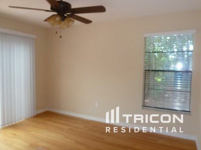 Foto del edificio - 3014 Curry Woods Dr