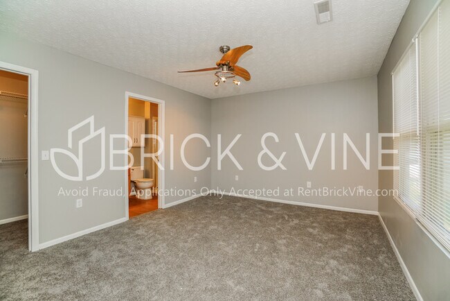 Foto del edificio - 2194 Rustic Ledge Drive