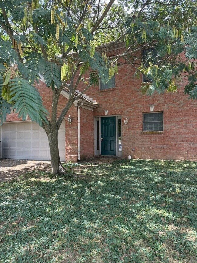 Building Photo - 916 Literary Cir