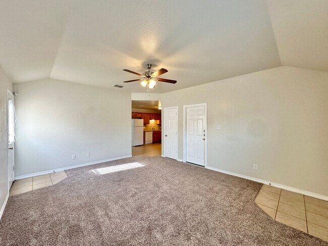 Building Photo - 1410 Cinch Dr