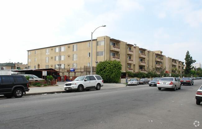 Building Photo - Oxford House Apartments