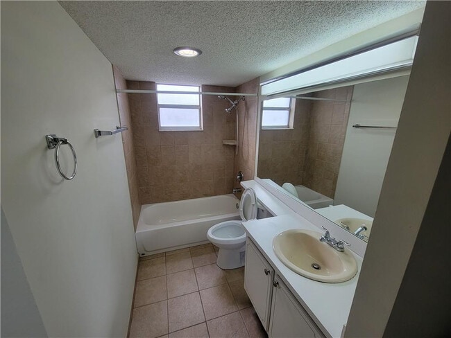 Building Photo - 404 NW 68th Ave