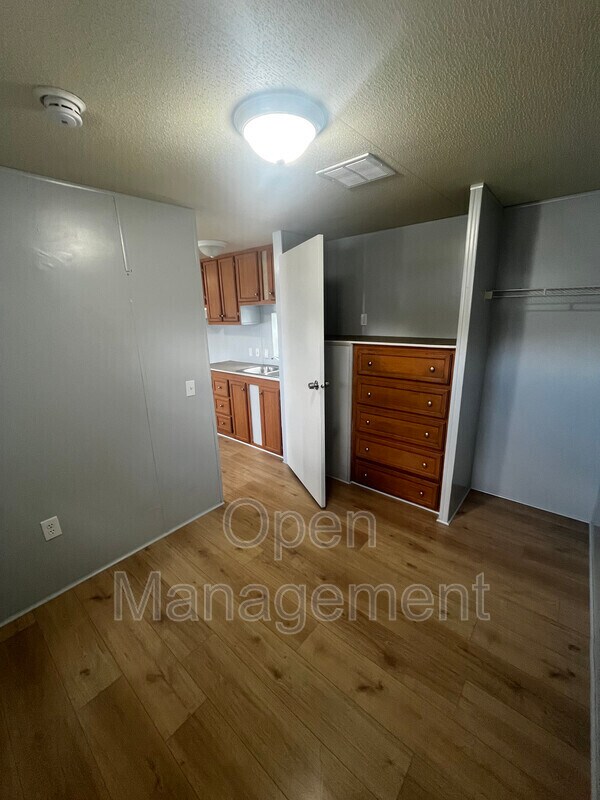 Foto del edificio - 7534 US-60