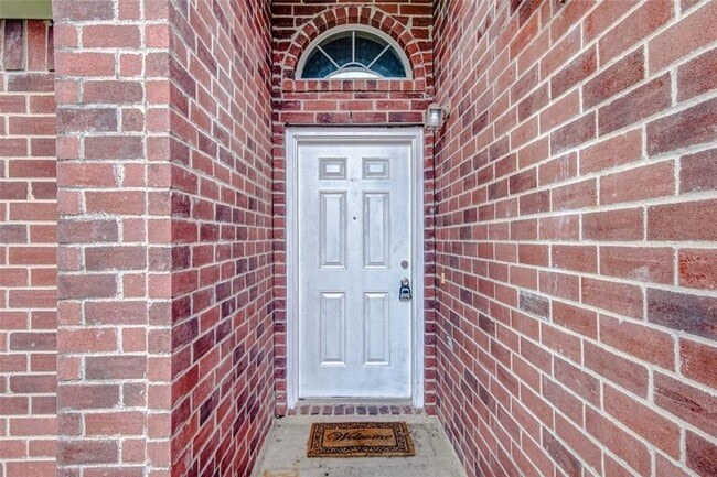 Building Photo - Welcome to this charming one-story home, ready for immediate occupancy!