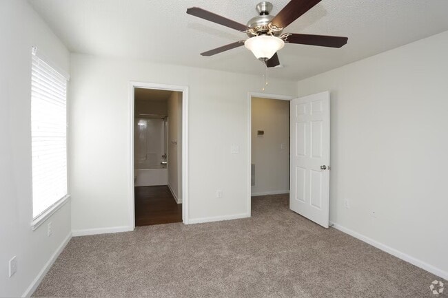 Building Photo - Crescent Pointe Apartments