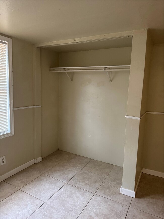 Building Photo - 900 Mohawk Dr