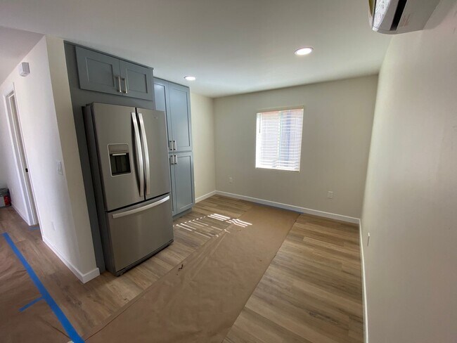 Foto del edificio - COMING SOON - NEWLY RENOVATED 3BD+1BA HOME