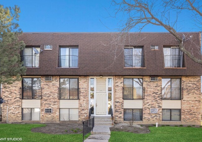 Building Photo - 191 N Waters Edge Dr