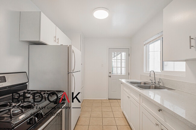 Building Photo - 238 Fair Oaks Ave