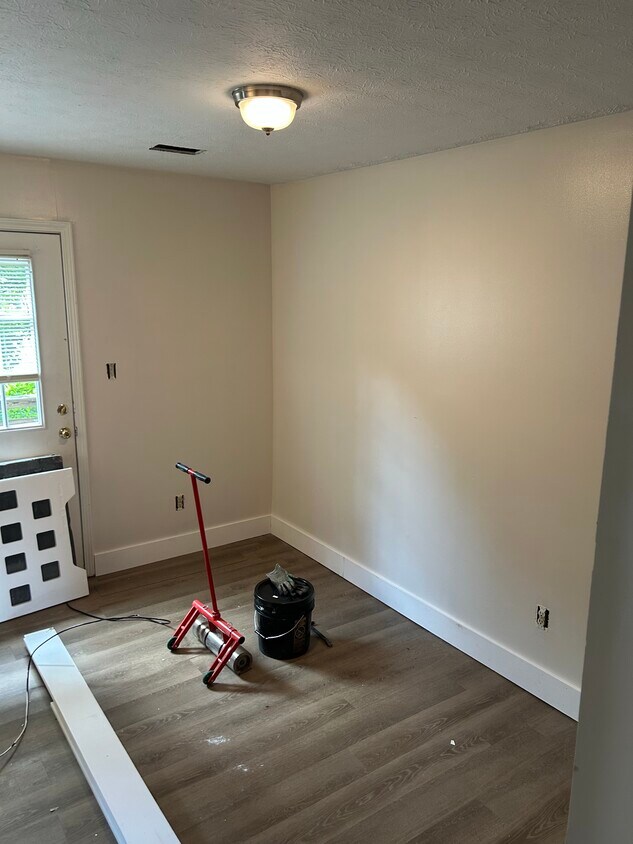 Foto del edificio - 102 Barnes Ln