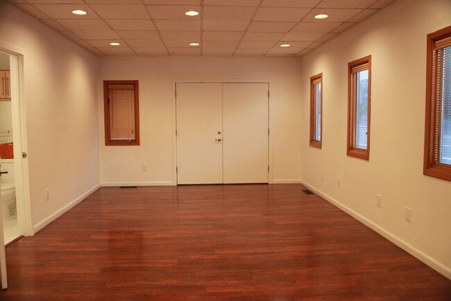 Building Photo - 4132 SW Barbur Blvd
