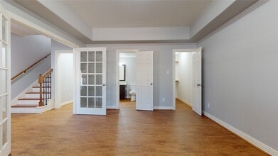 Building Photo - 328 Malone St