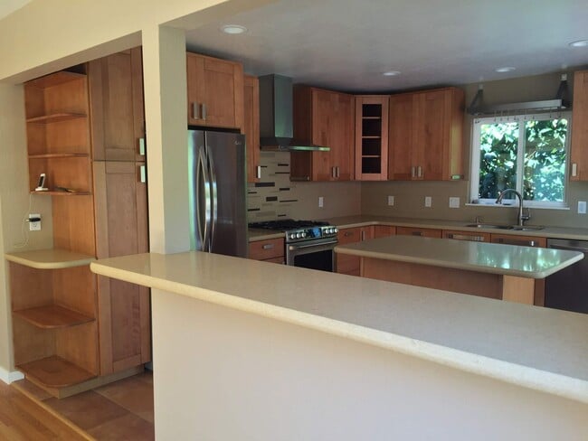 Building Photo - Renovated Single Family home near Piedmont...