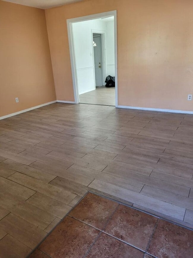 Foto del edificio - 411 Vintage Rd