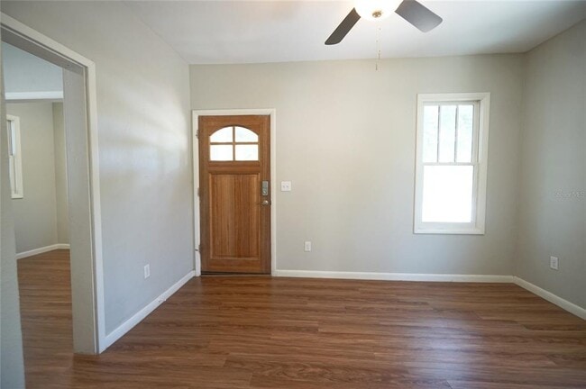 Building Photo - 1901 W Bristol Ave