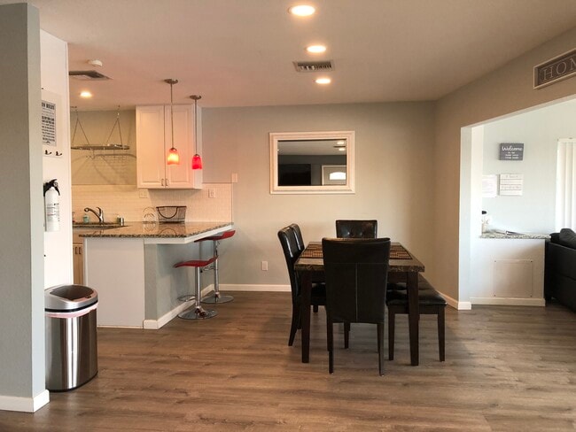 Building Photo - 1391 Riverfront Dr