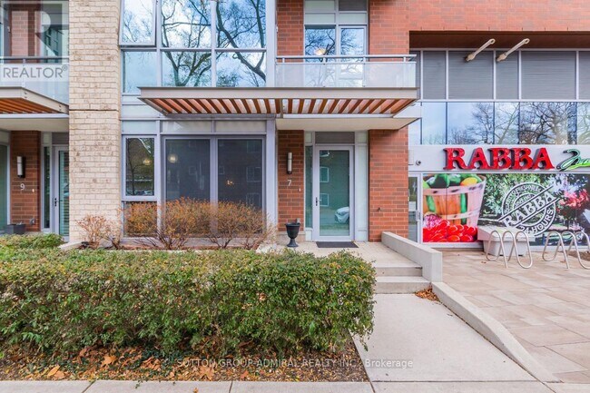 Photo du bâtiment - 1830 Bloor St W