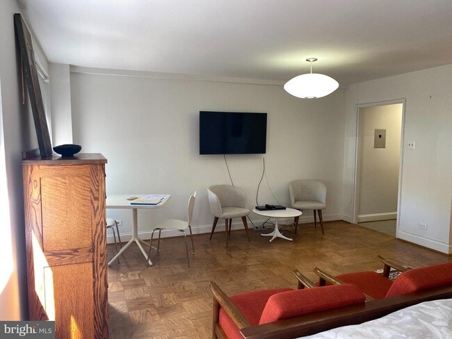 Foto del edificio - 1200 N Nash St