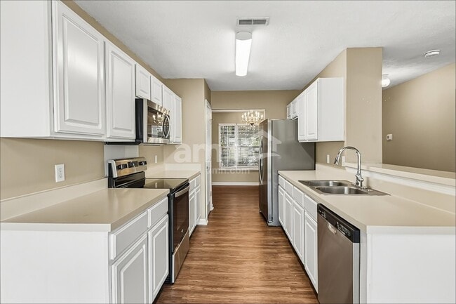 Building Photo - 4060 Longfellow Dr