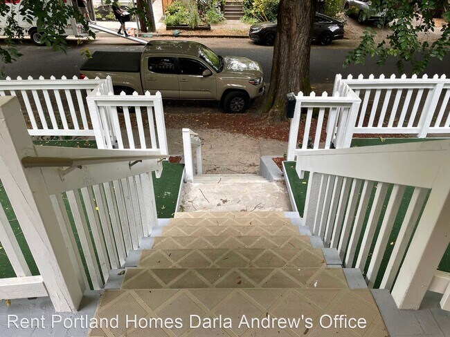 Building Photo - 3 br, 1.5 bath House - 15 NE Monroe Street