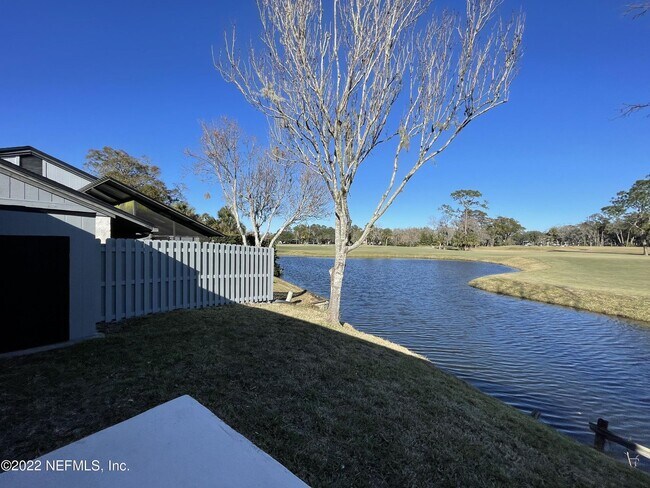 Building Photo - 160 Bermuda Ct