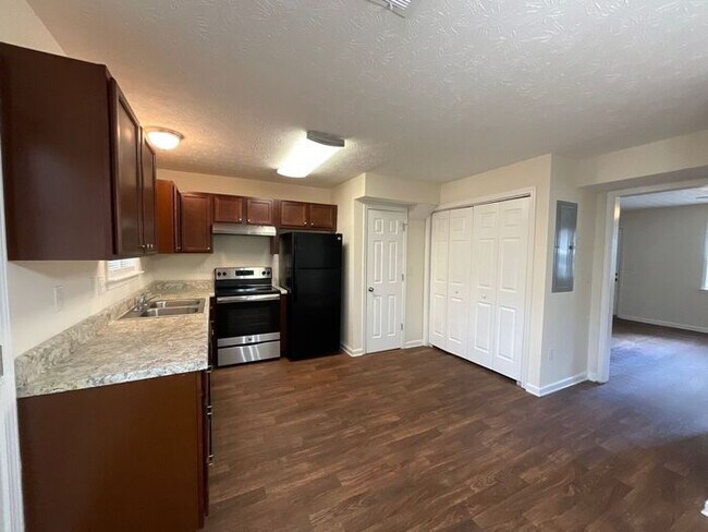 Foto del edificio - 2655 Parkside Way SW