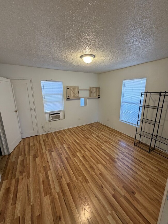 Building Photo - For Rent – 1 Bed / 1 Bath House in Fort Worth