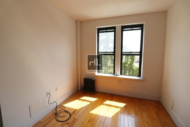 Foto del edificio - 21-81-81 38th St