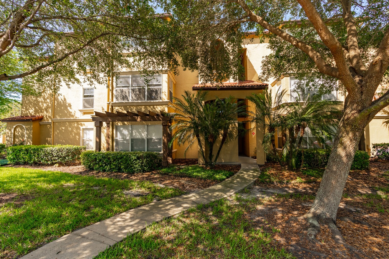 5132 Conroy Rd, Orlando, FL 32811 Condo for Rent in Orlando, FL