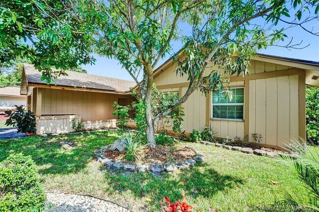 Building Photo - 2124 Nova Village Dr
